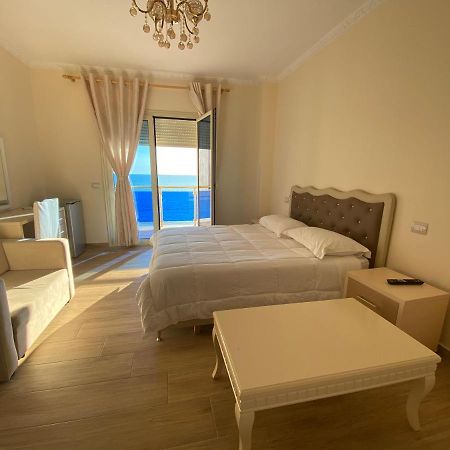Hotel 3 Vellezerit Durrës Buitenkant foto