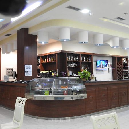 Hotel 3 Vellezerit Durrës Buitenkant foto