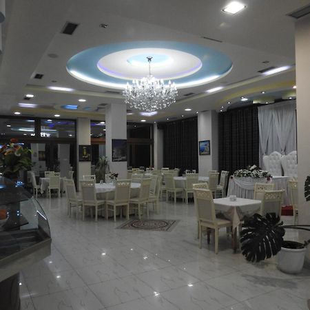 Hotel 3 Vellezerit Durrës Buitenkant foto