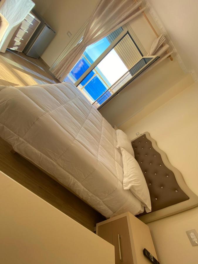 Hotel 3 Vellezerit Durrës Buitenkant foto