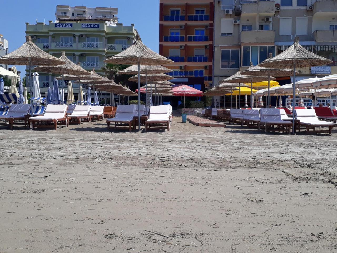 Hotel 3 Vellezerit Durrës Buitenkant foto