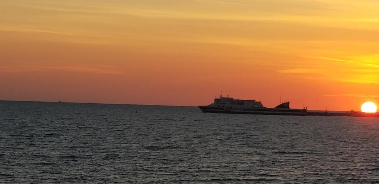 Hotel 3 Vellezerit Durrës Buitenkant foto