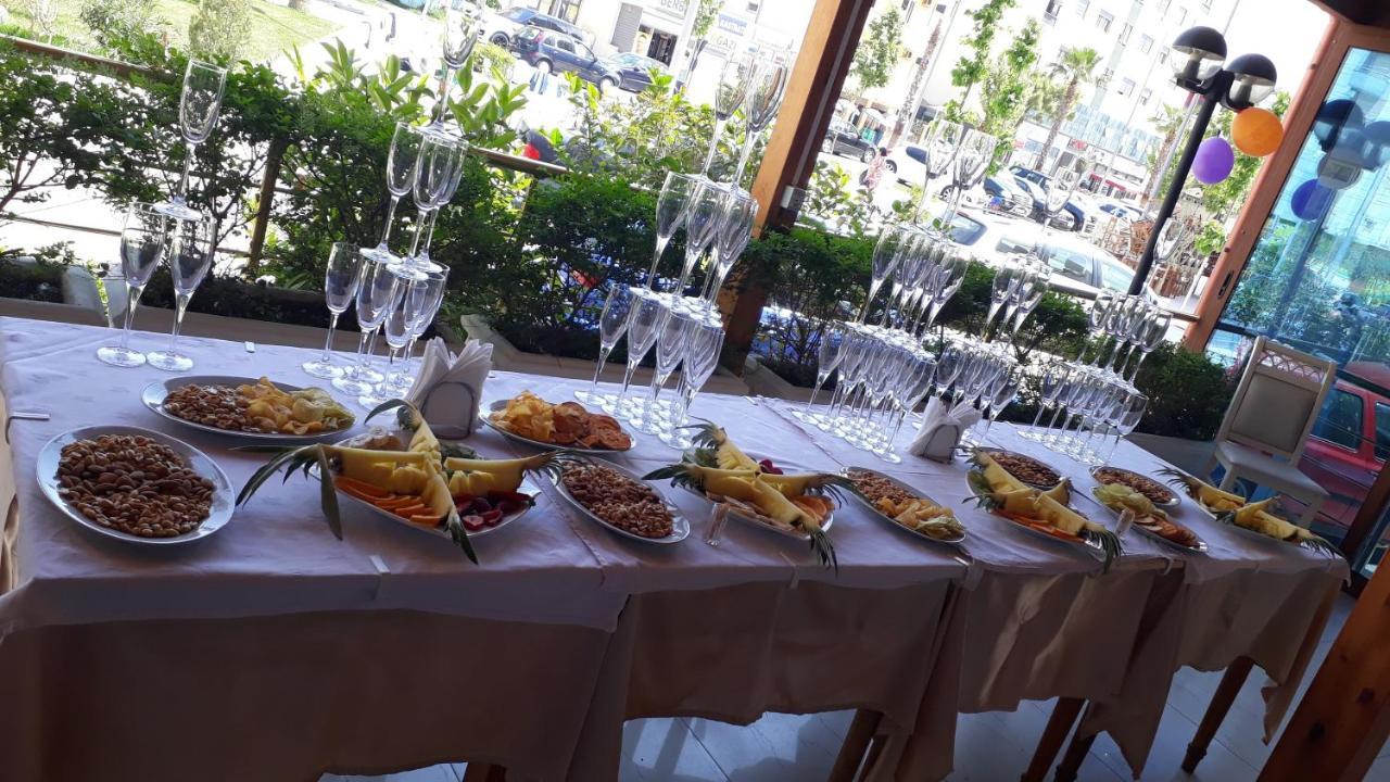 Hotel 3 Vellezerit Durrës Buitenkant foto