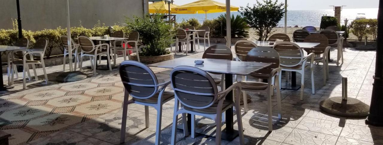Hotel 3 Vellezerit Durrës Buitenkant foto
