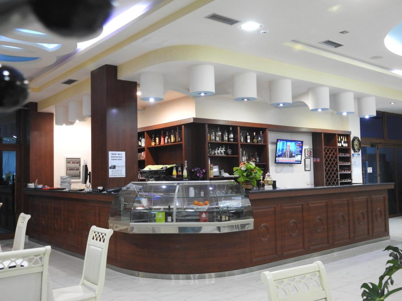 Hotel 3 Vellezerit Durrës Buitenkant foto
