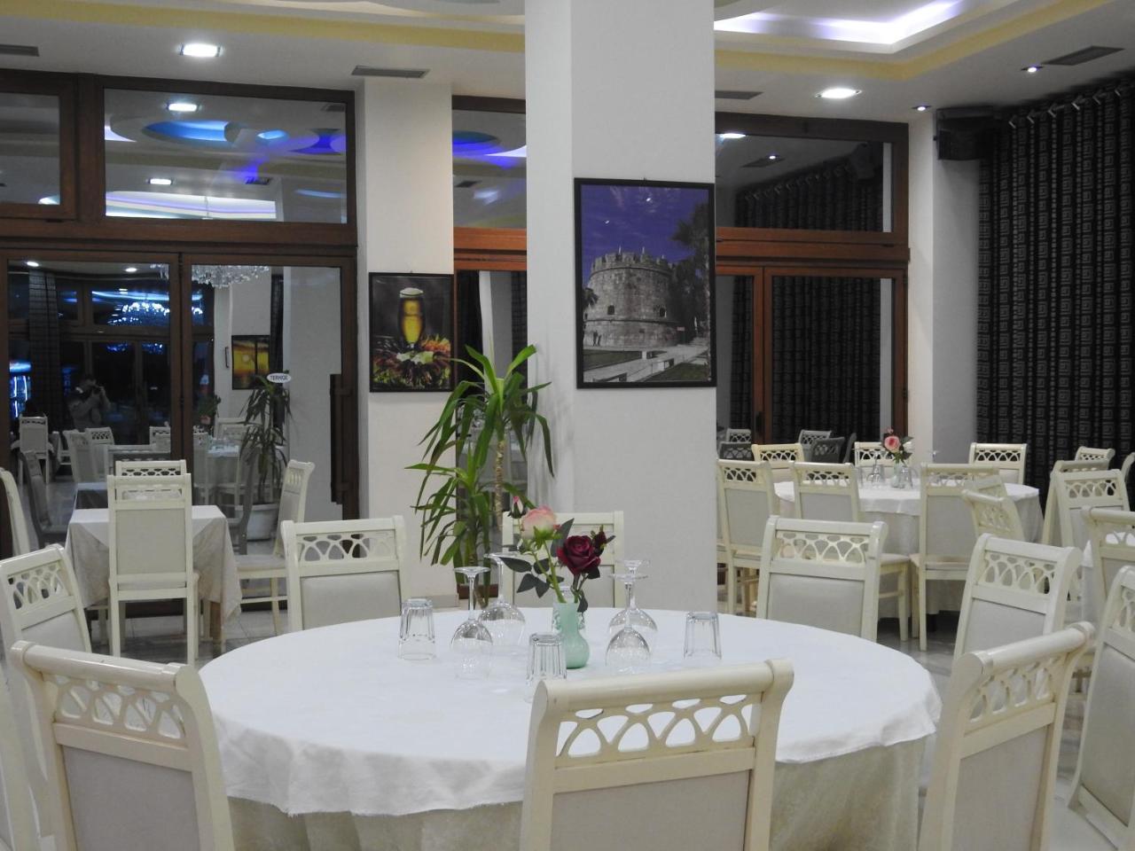 Hotel 3 Vellezerit Durrës Buitenkant foto