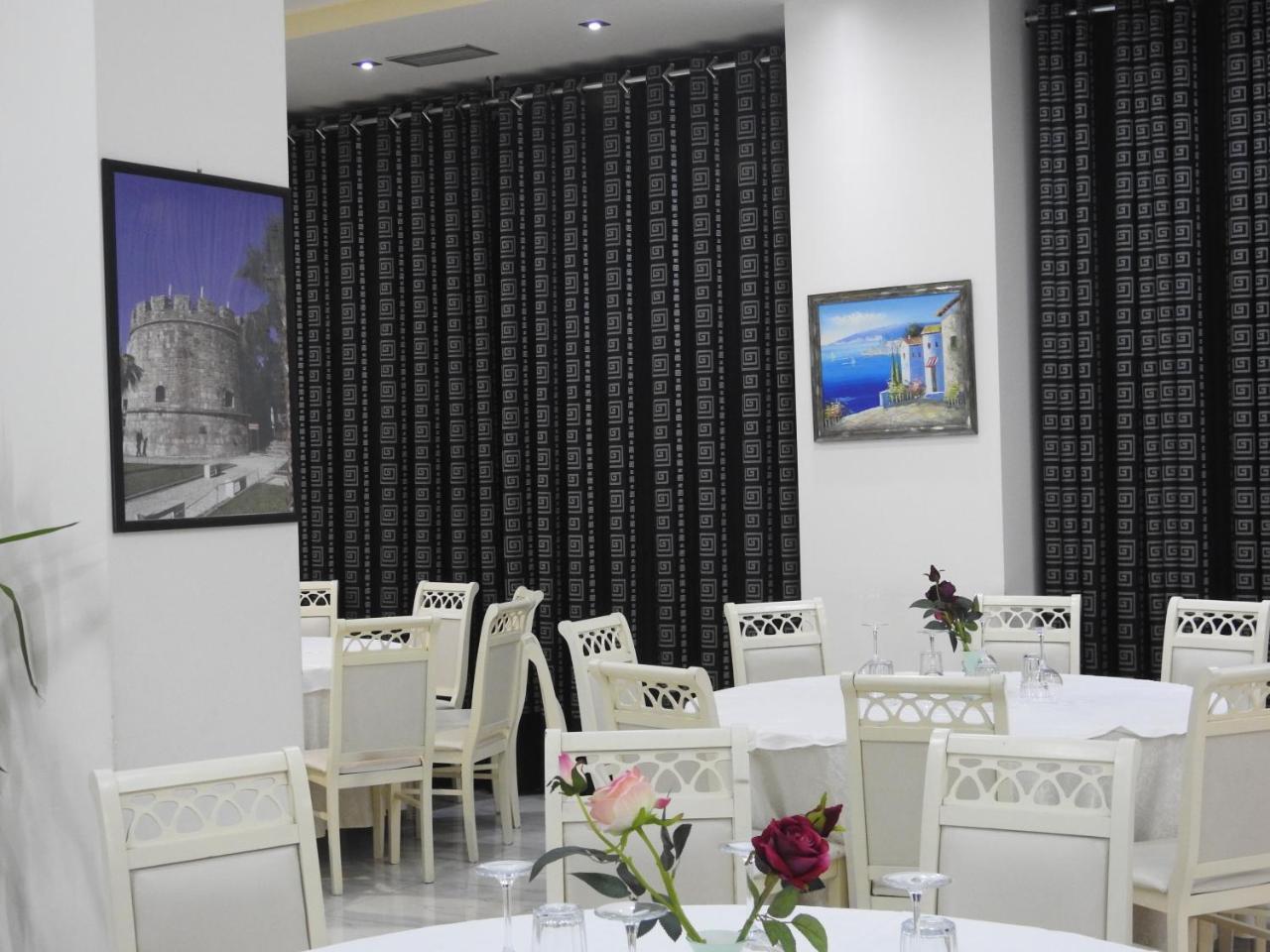 Hotel 3 Vellezerit Durrës Buitenkant foto