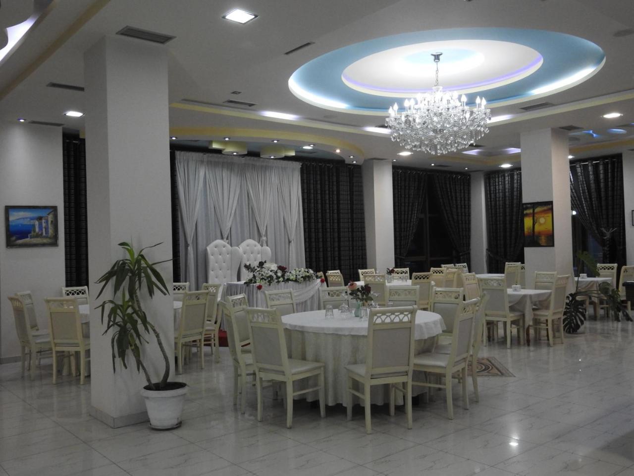 Hotel 3 Vellezerit Durrës Buitenkant foto