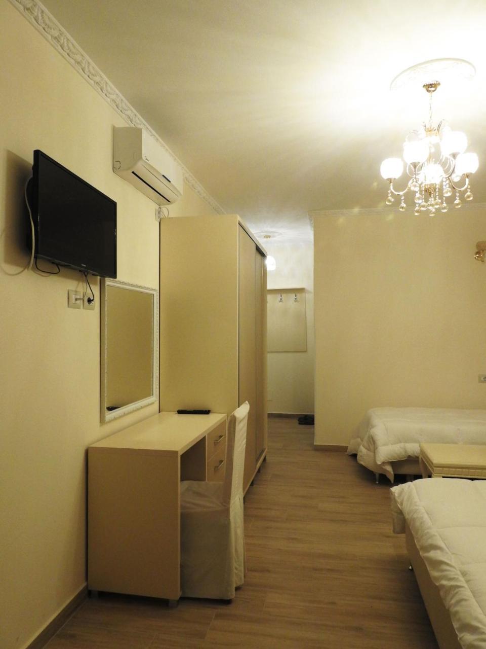 Hotel 3 Vellezerit Durrës Buitenkant foto