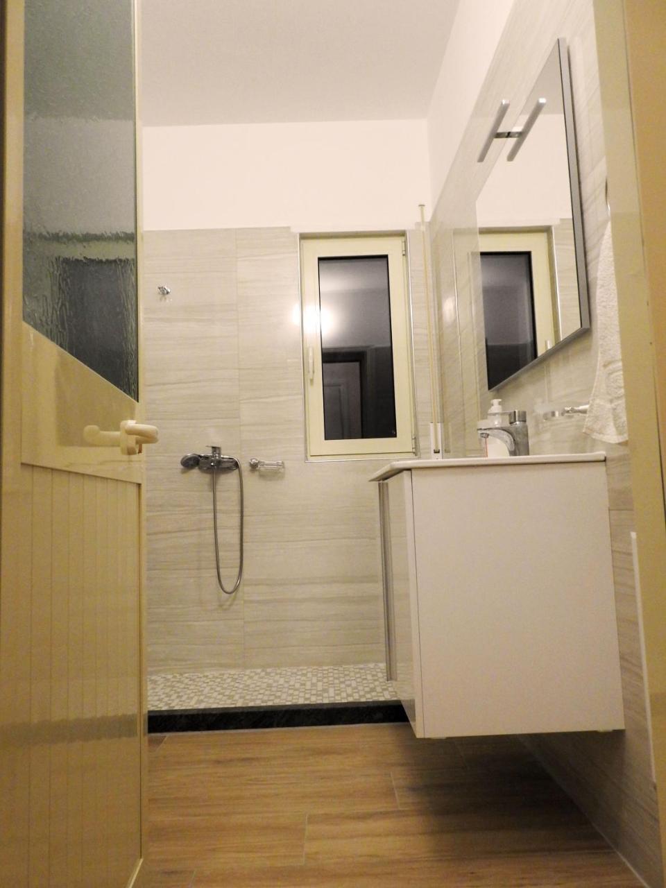 Hotel 3 Vellezerit Durrës Buitenkant foto