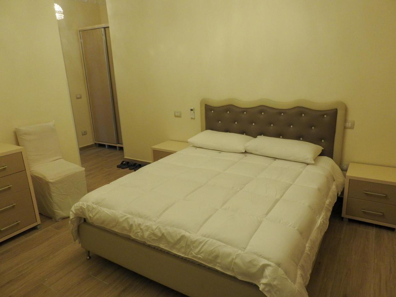 Hotel 3 Vellezerit Durrës Buitenkant foto