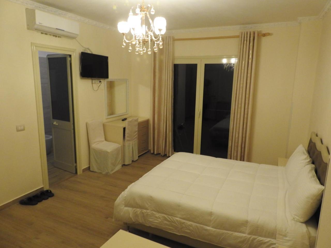 Hotel 3 Vellezerit Durrës Buitenkant foto