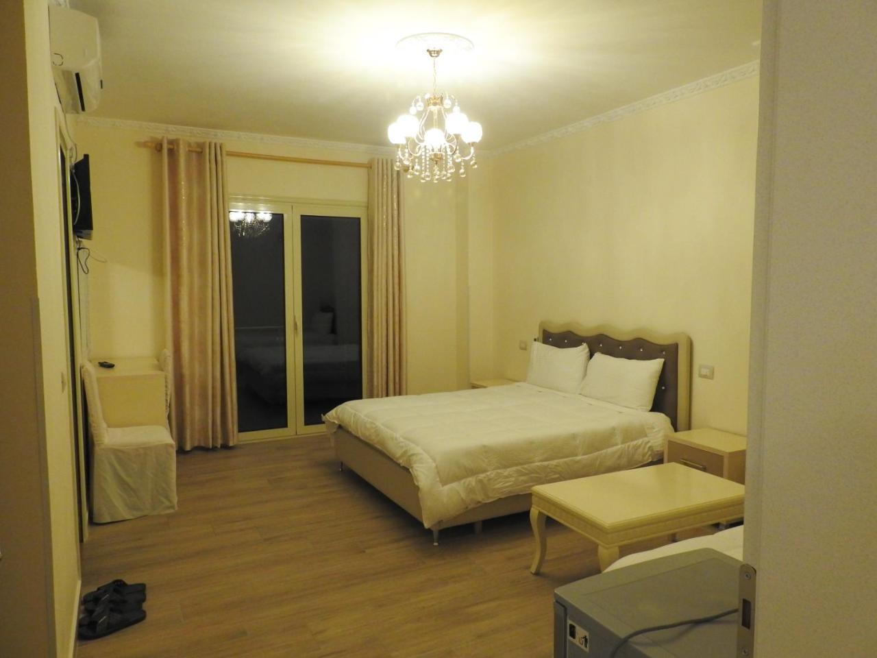 Hotel 3 Vellezerit Durrës Buitenkant foto