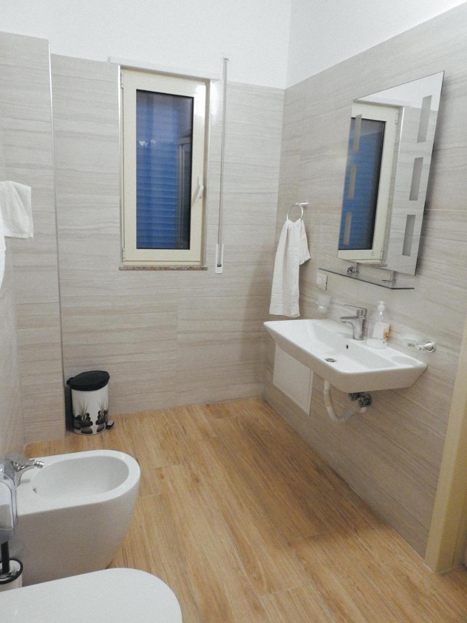 Hotel 3 Vellezerit Durrës Buitenkant foto