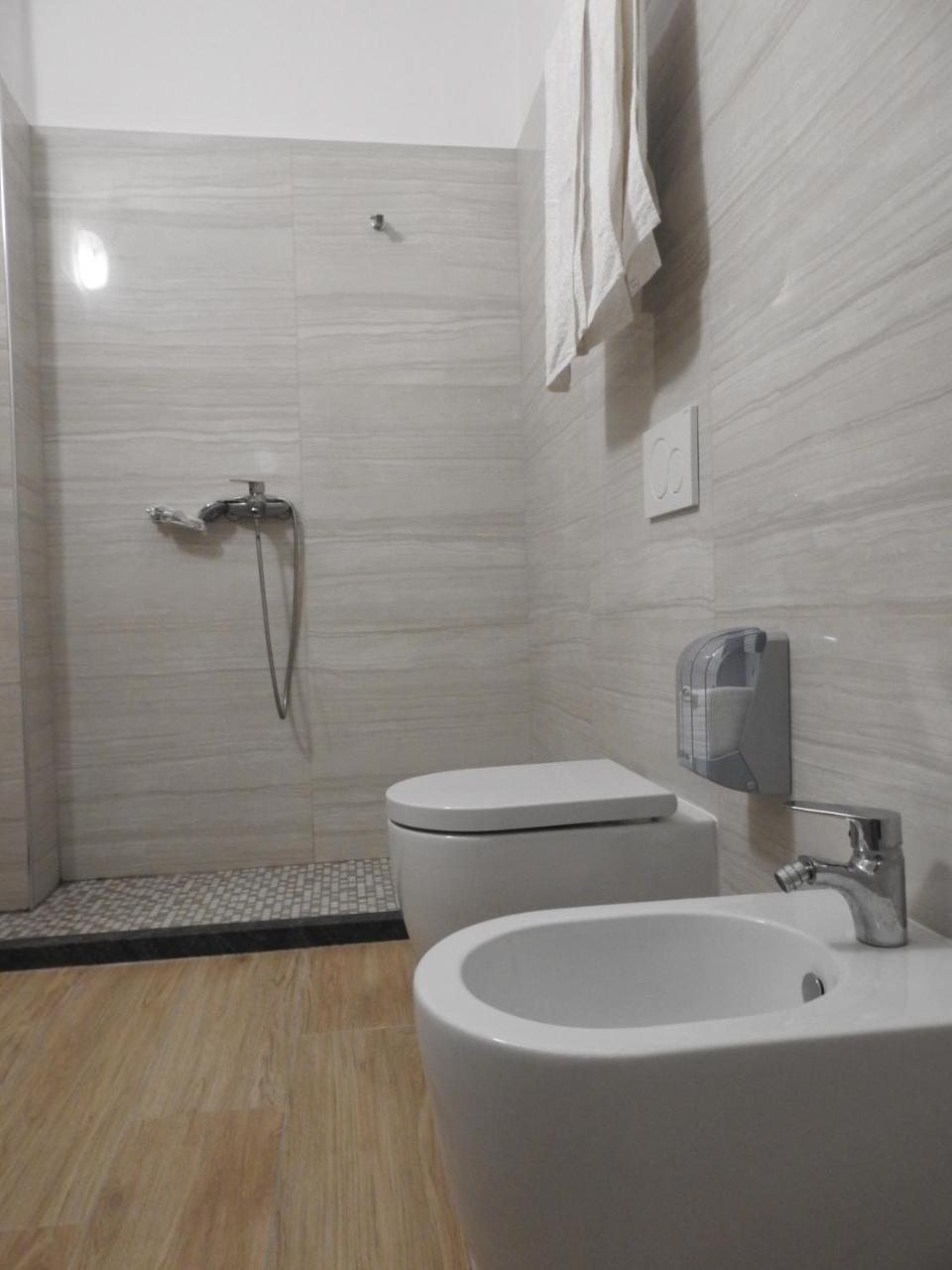 Hotel 3 Vellezerit Durrës Buitenkant foto