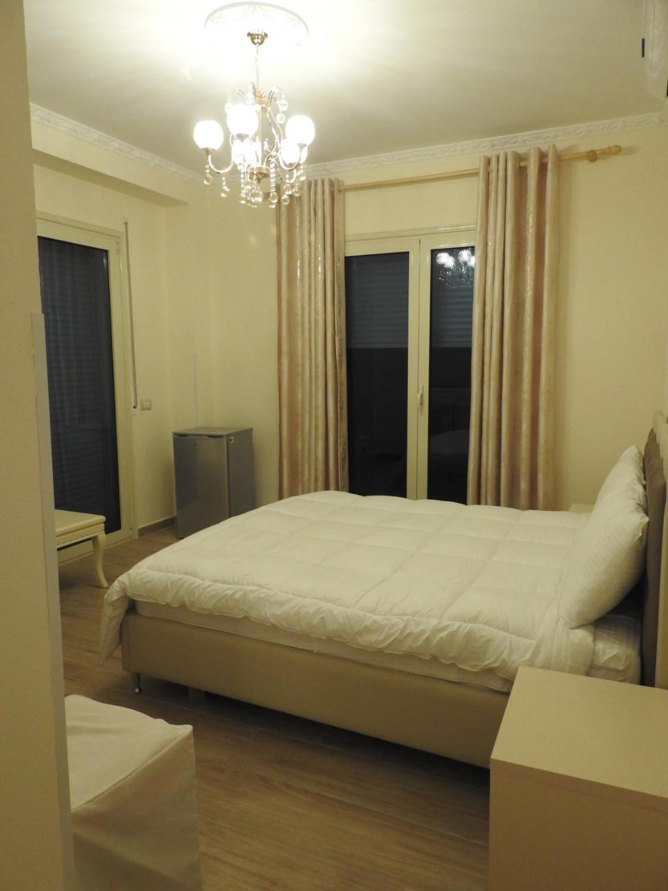Hotel 3 Vellezerit Durrës Buitenkant foto