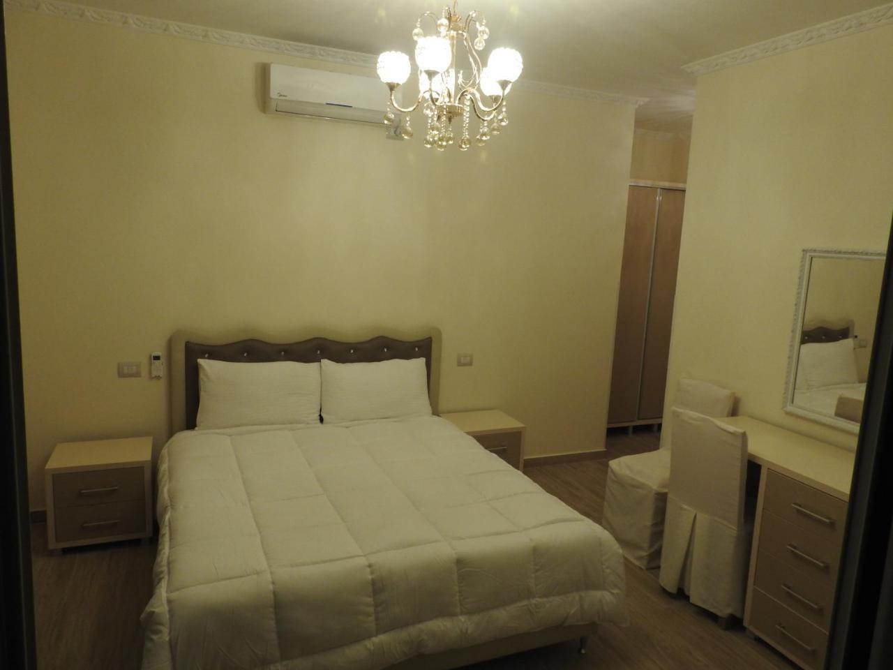 Hotel 3 Vellezerit Durrës Buitenkant foto