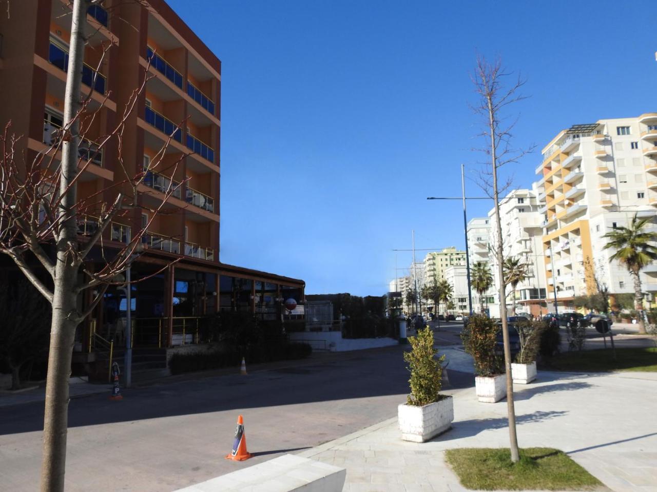 Hotel 3 Vellezerit Durrës Buitenkant foto